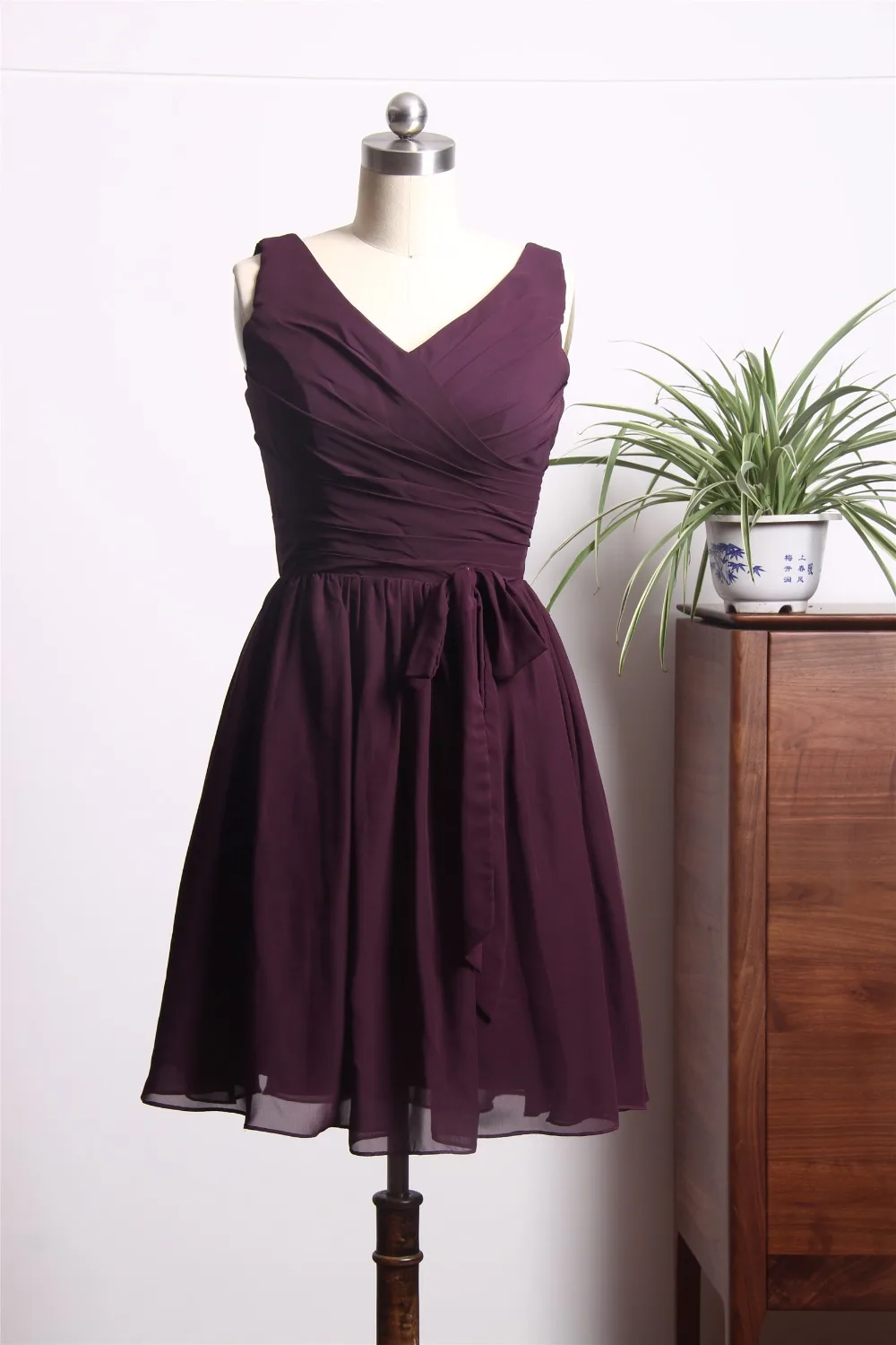 Charming Dark Purple Prom Dresess Short 2018 V-Neck Ruched Bodice Cheap Graduation Dress vestido de festa curto | Свадьбы и