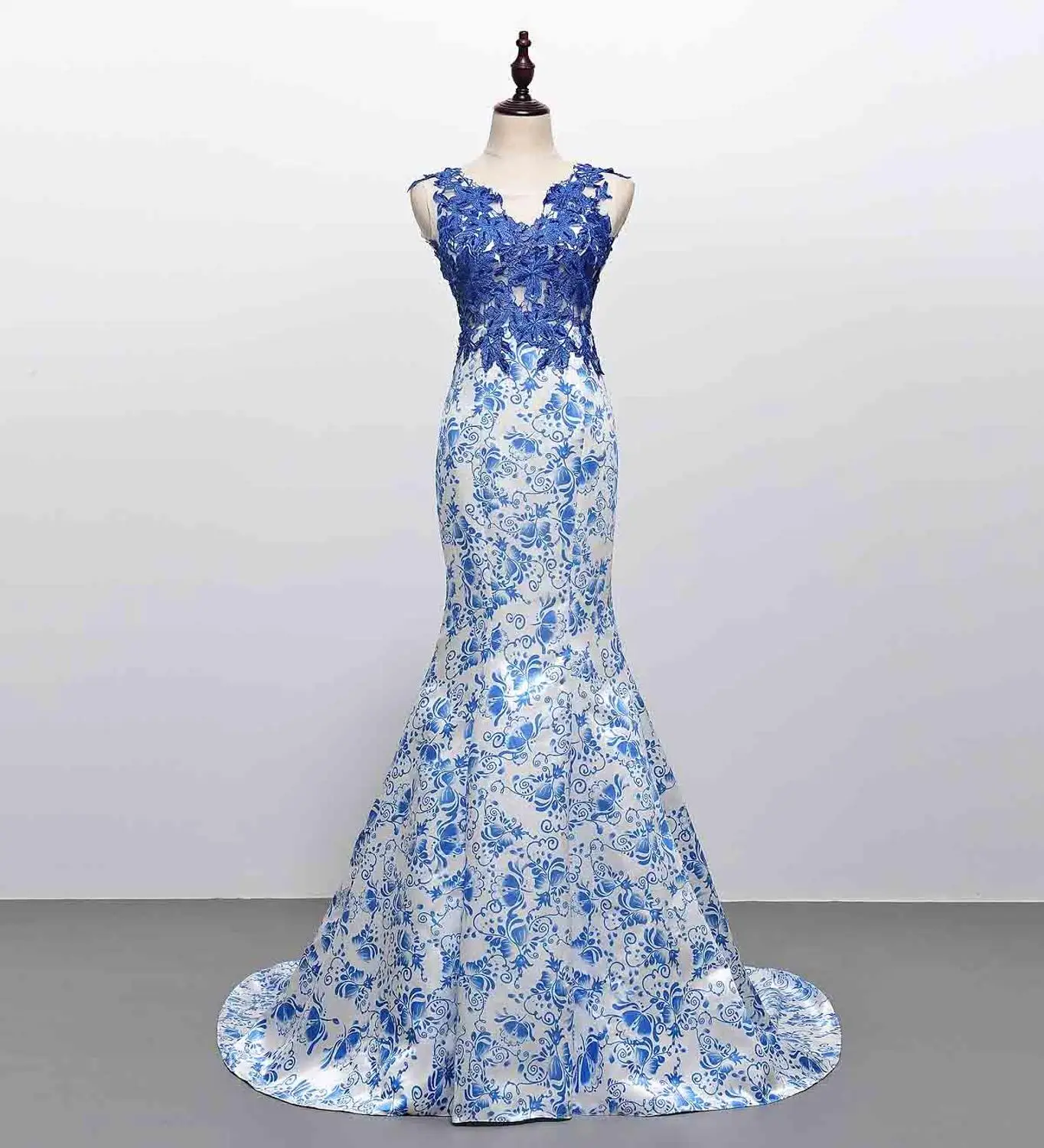 

Woman Elegant sleeveless Appliques Tulle Mermaid Evening Dress Gown Long Train Bridal Gown