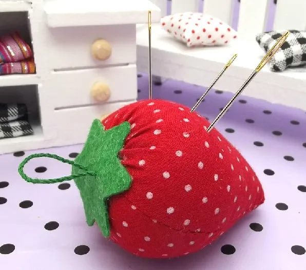 

5 pcs Stawberry needle ball pin organizer help for sewing cloth Craft instert package embroidery Tool DIY needlework set plus