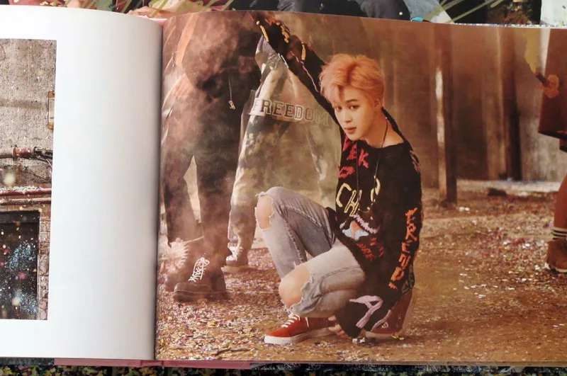 Bangtan Boys с автографом, альбом с крыльями, вы никогда не ходите в одиночке, CD+ фотокнига, Корейская версия 02