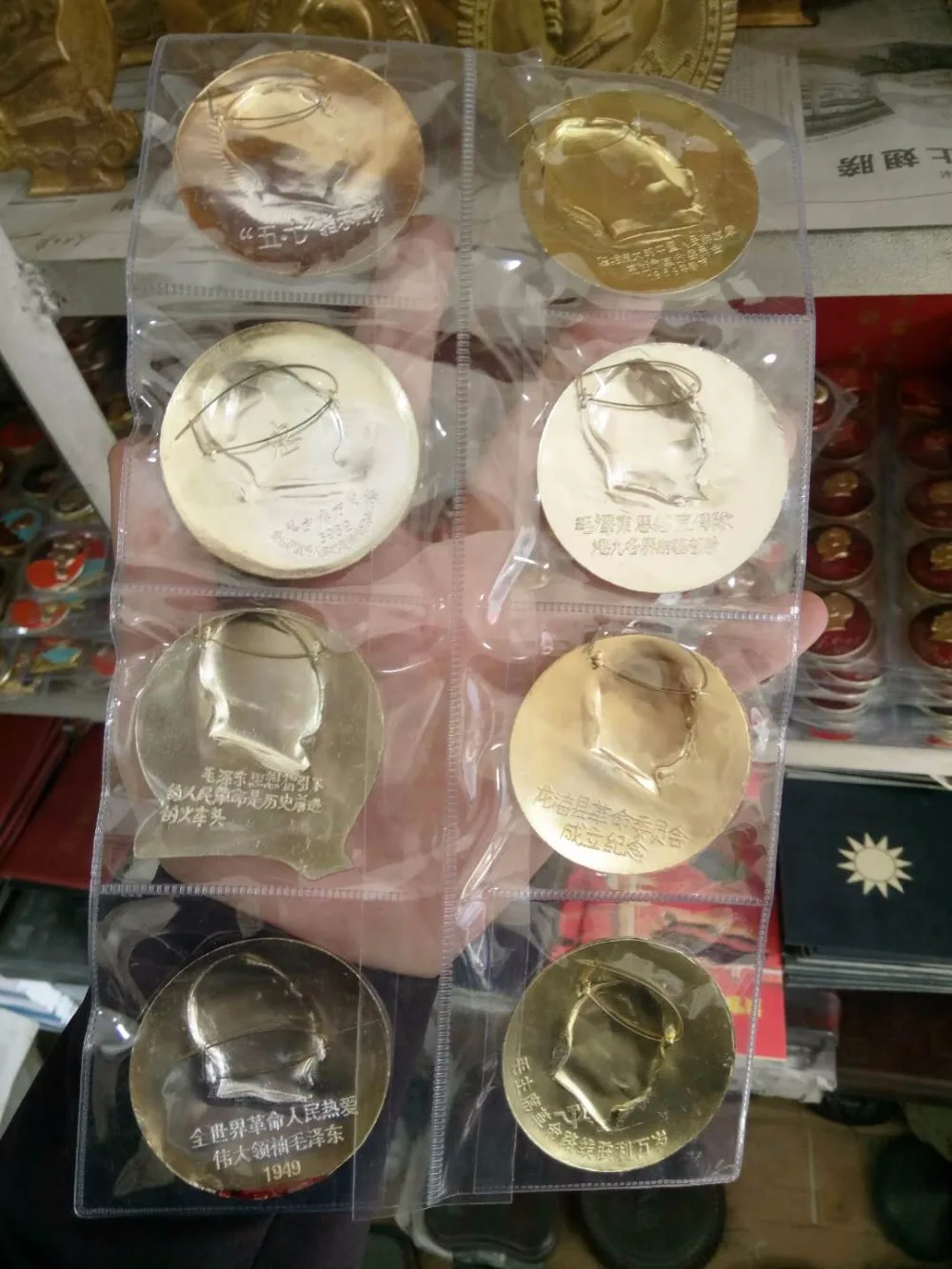 Великий Лидер Китая Мао Цзэдун. Специальный памятный медальон. 8 шт ..