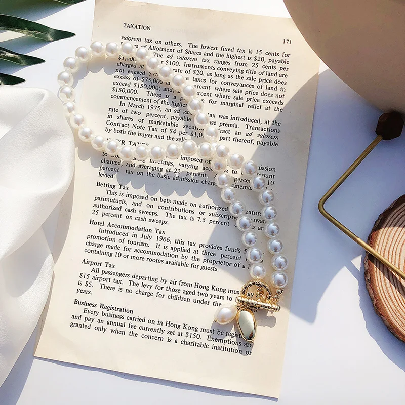 Ожерелье-чокер женское с жемчугом неправильной формы золотого цвета подвеской