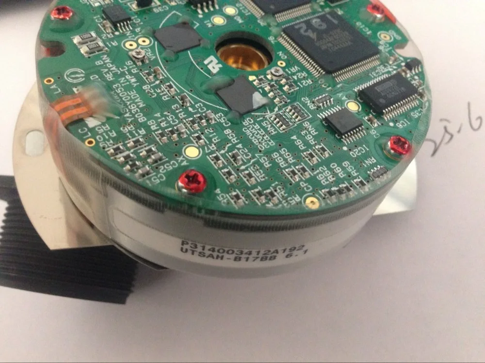 Энкодер UTSAH B17BB мотор SGMGH 30A2A61 100% новые сделанные в JP|Промышленные компьютеры и