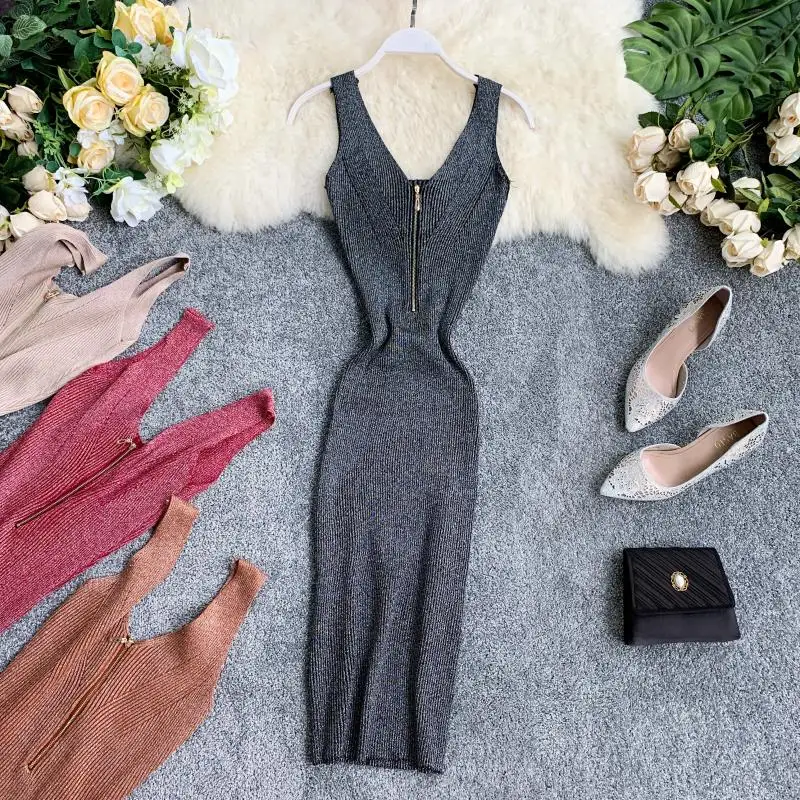 Однотонное женское платье без рукавов с глубоким v-образным вырезом на молнии