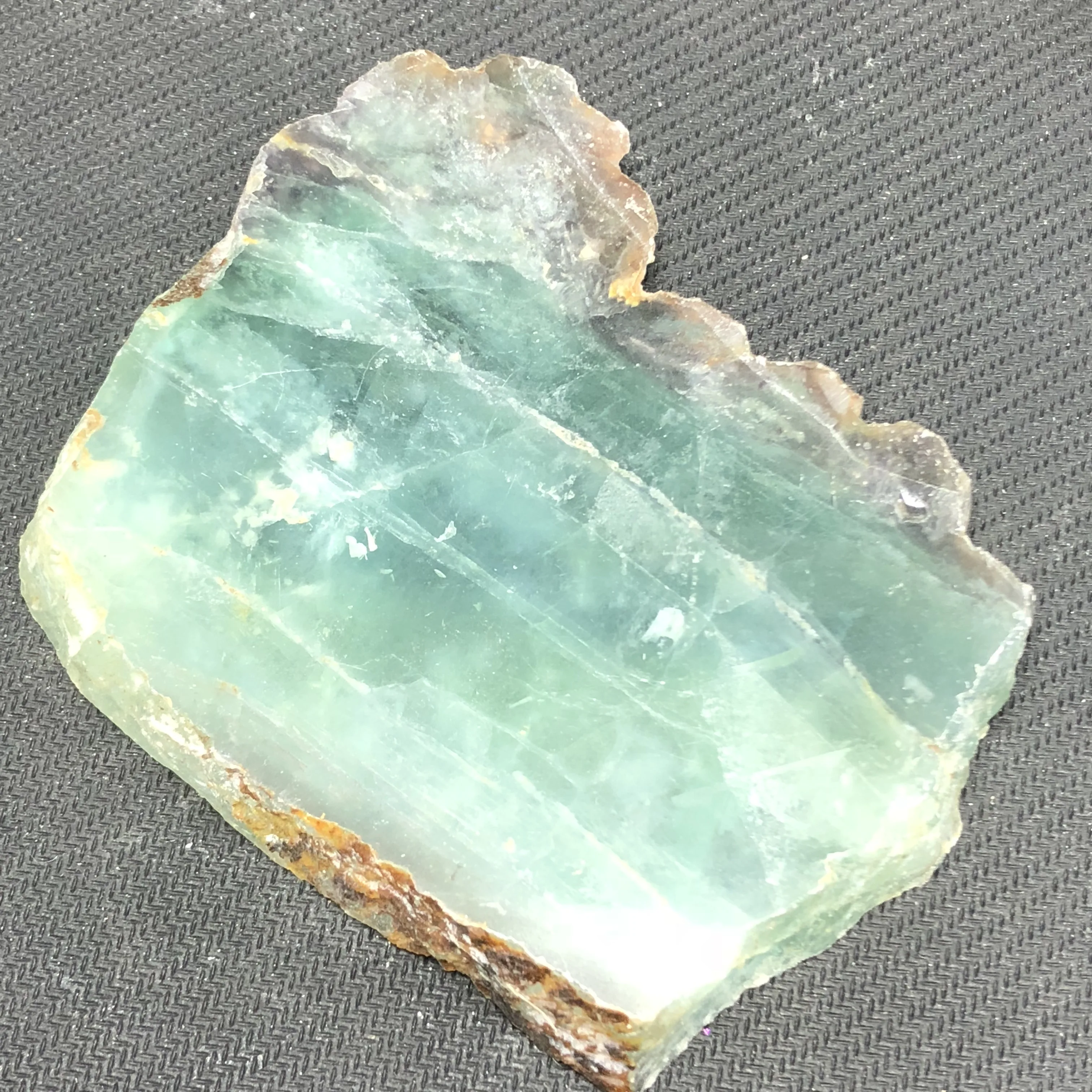 

Natural fluorite polishing irregular crystal sheet Brazil lingerstone treatment of natural quartz pendant mineral home decoratio