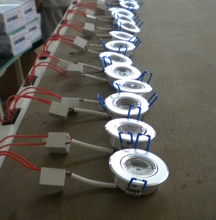 Светодиодный потолочный светильник 9 Вт вниз светильник s RGB с пультом дистанционного управления встраиваемый светильник AC220V 3 Вт вниз светильник на день рождения вечерние светильник s