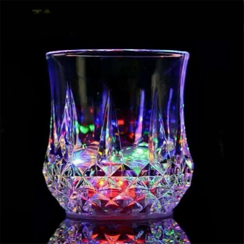 Четырехместный светодиодный автоматическая мигающая чашка Индукционная ананас