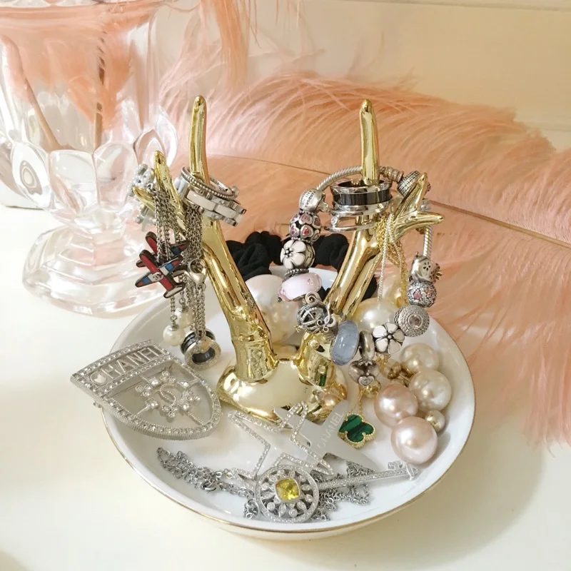 

SaiDeKe Medium exquisite High-quality ivory white Ceramic plate golden antlers Ring Holder Jewelry Storage Trays home decoration