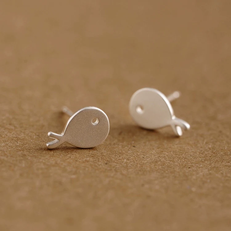 Серьги svjewelry 925 пробы с маленькими рыбками из стерлингового серебра матовые