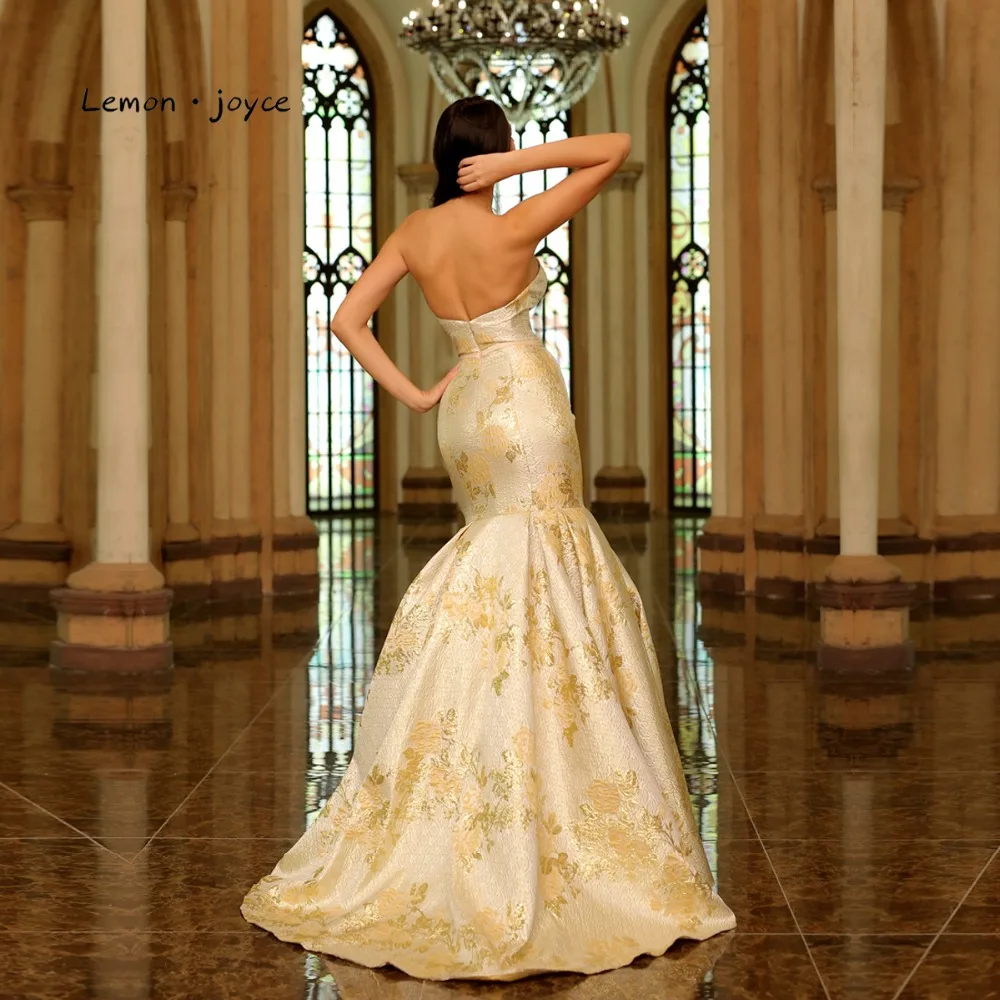 Длинные вечерние платья цвета шампанского жаккардовые со шлейфом для часовни