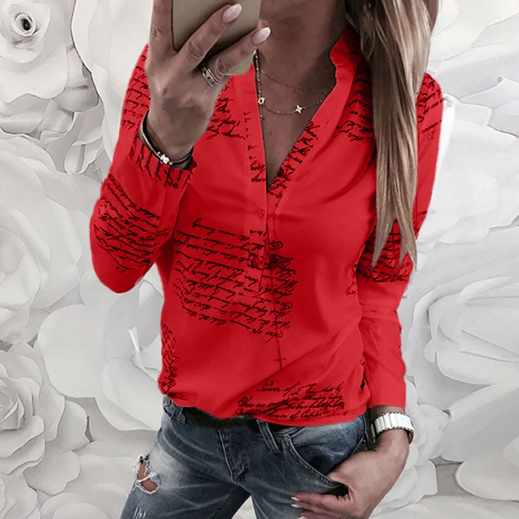 Женская блузка с длинными рукавами v образным вырезом и буквенным принтом на