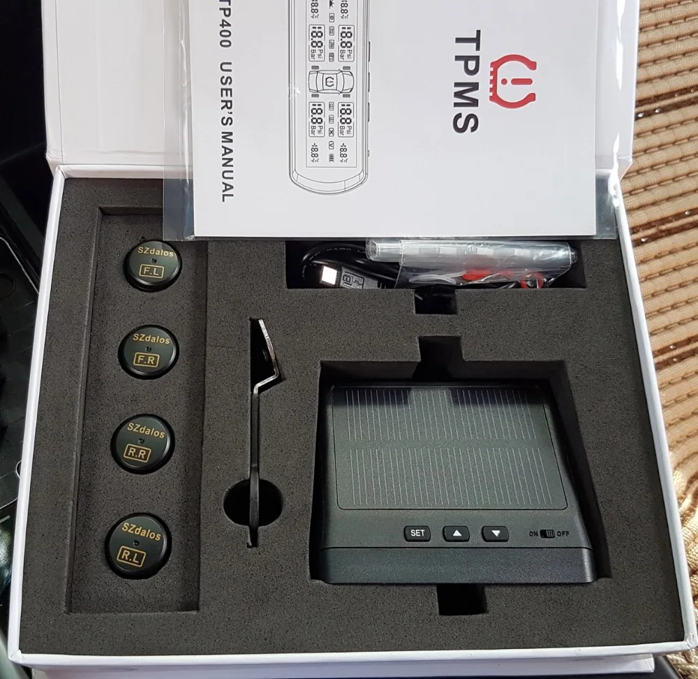 Система контроля давления в шинах с ЖК-дисплеем и 4 внешними датчиками |