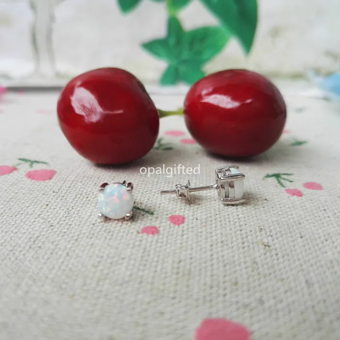 Женские серьги гвоздики с опалом круглые зеленого белого синего красного