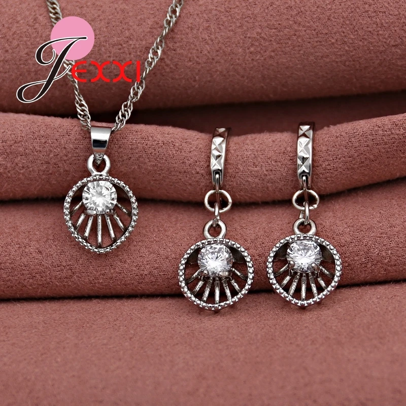 Женский комплект ювелирных изделий из серебра 925 пробы с кубическим цирконием |