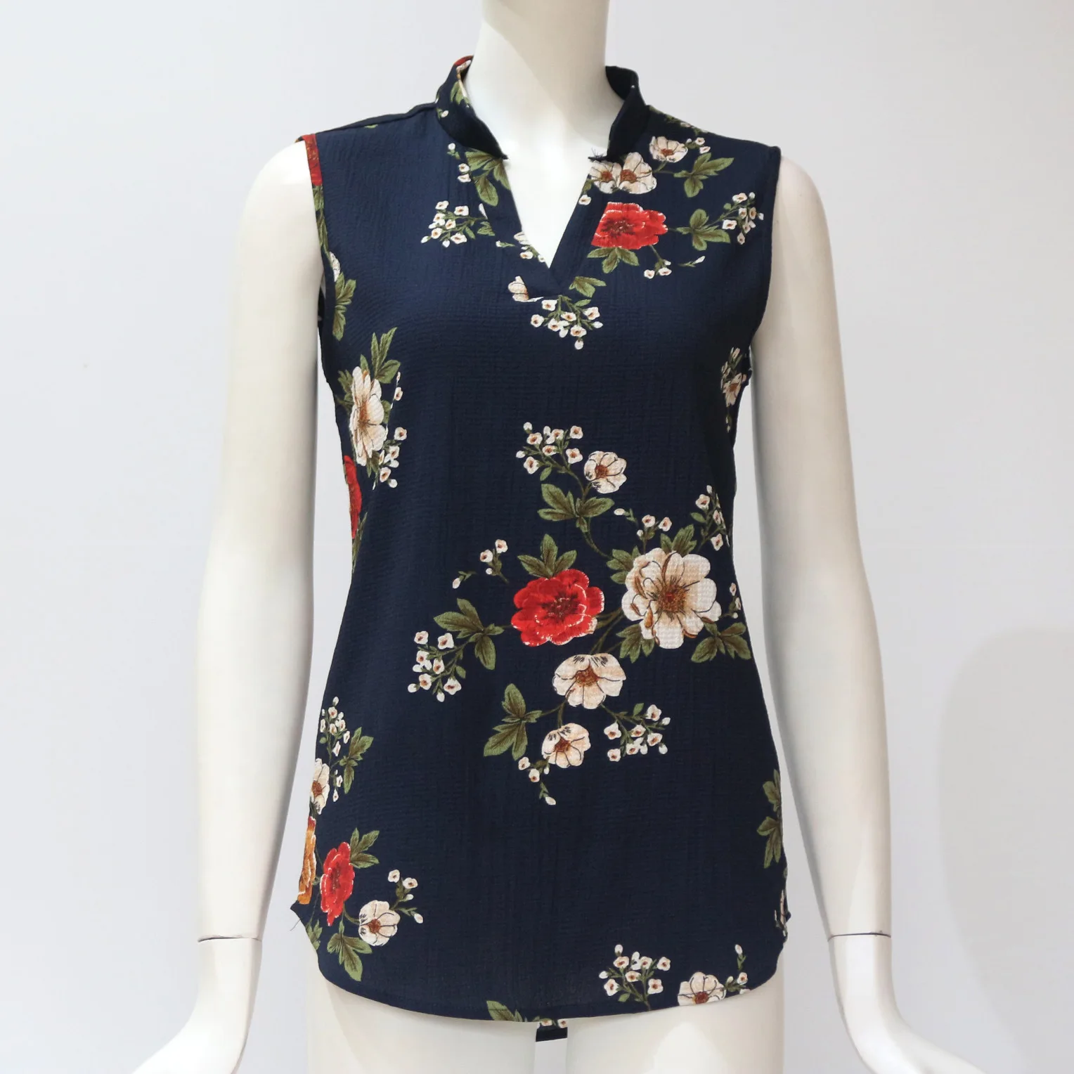 

Fashion Vintage Floral Print Blouse Shirt 2019 Summer Sleeveless Chiffon Blouse Sexy V Neck Women Shirts Casual Loose Chemise