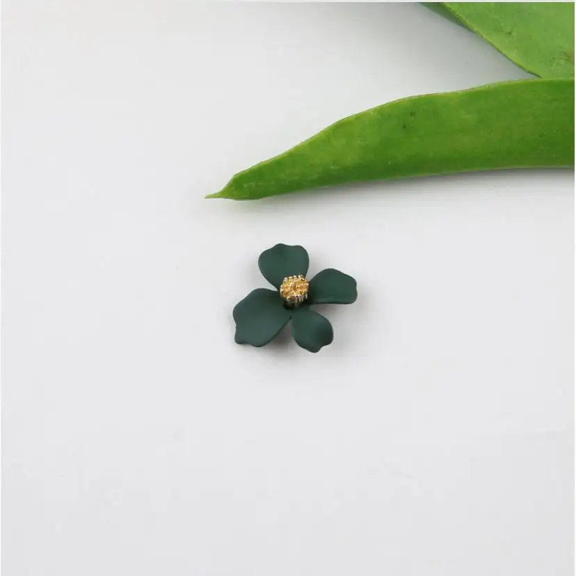 green Новинка 30 шт./партия цветная резиновая краска мультфильм форма цветка Сплав Модные Цветочные Подвески diy Ювелирные изделия Серьги Кулон Аксессуар - Окраска металла: green