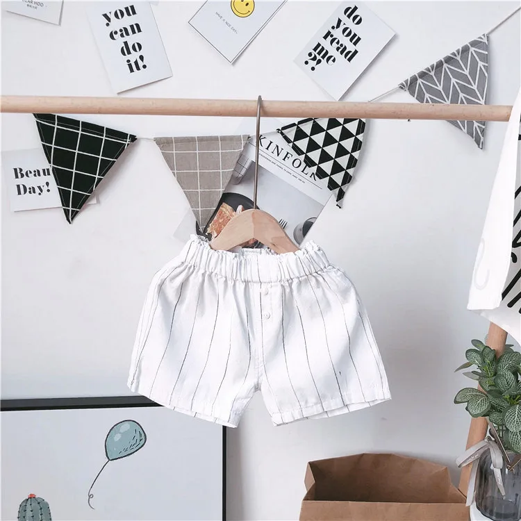 Модные крутые летние шорты для мальчиков в черно белую полоску высокого