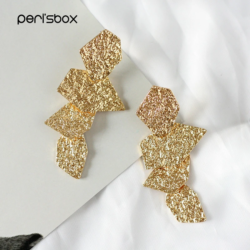 Золотистые серебристые металлические серьги Peri'sbox неправильной формы для