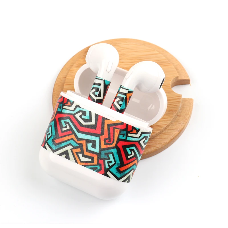Стикер с черепом в стиле хип-хоп-граффити для аксессуаров Apple AirPods, чехол для AirPods с котиком-аниме и военной камуфляжной расцветкой.