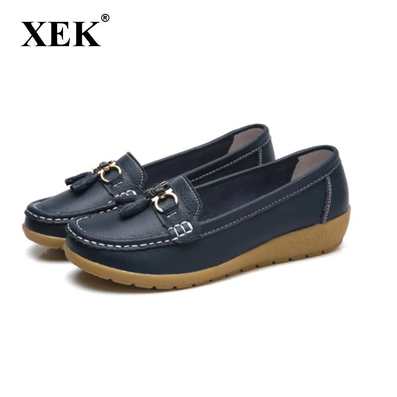 

XEK 2018 Spring Autumn Shoes Woman Cow Leather Flats Women Slip On Women's Loafers Female Moccasins Shoe Large Size ZLL79
