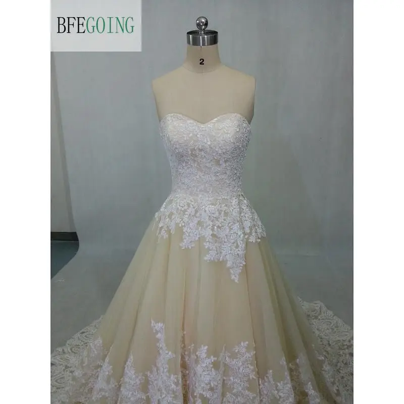 Бокал для шампанского с фатиновой юбкой белое кружевное ТРАПЕЦИЕВИДНОЕ