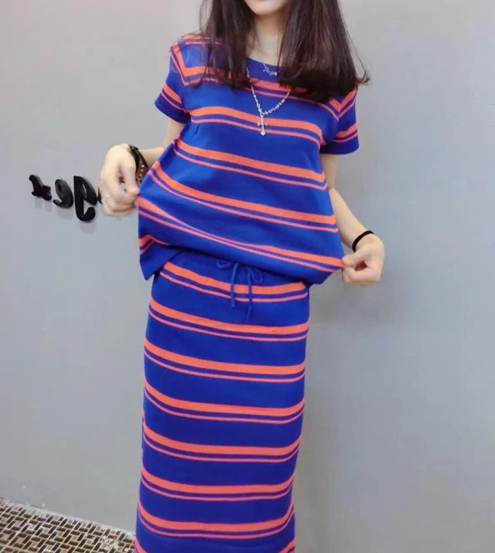 Фото 2019 новый летний модный Трикотажный костюм с полосатой юбкой Женский комплект 2 2019 новый летний модный Трикотажный костюм с полосатой юбкой Женский комплект 2