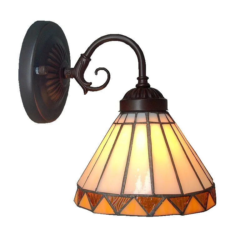 Современный простой стеклянный настенный светильник Tiffanylamp перед ванной