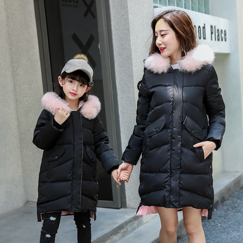 Мода 2018 одежда для матери и дочери зимняя куртка девочек family look женщин подходящая