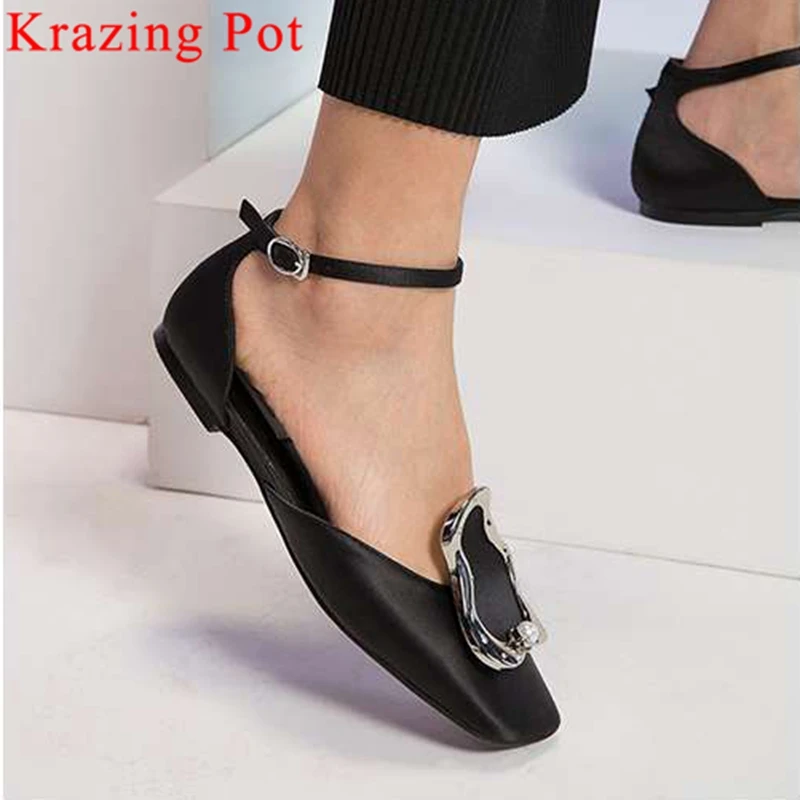 Krazing Pot/ дизайн; роскошные шелковые туфли на плоской подошве с пряжкой и ремешком; повседневная обувь с квадратным носком; туфли на плоской подошве с металлическим украшением; L68