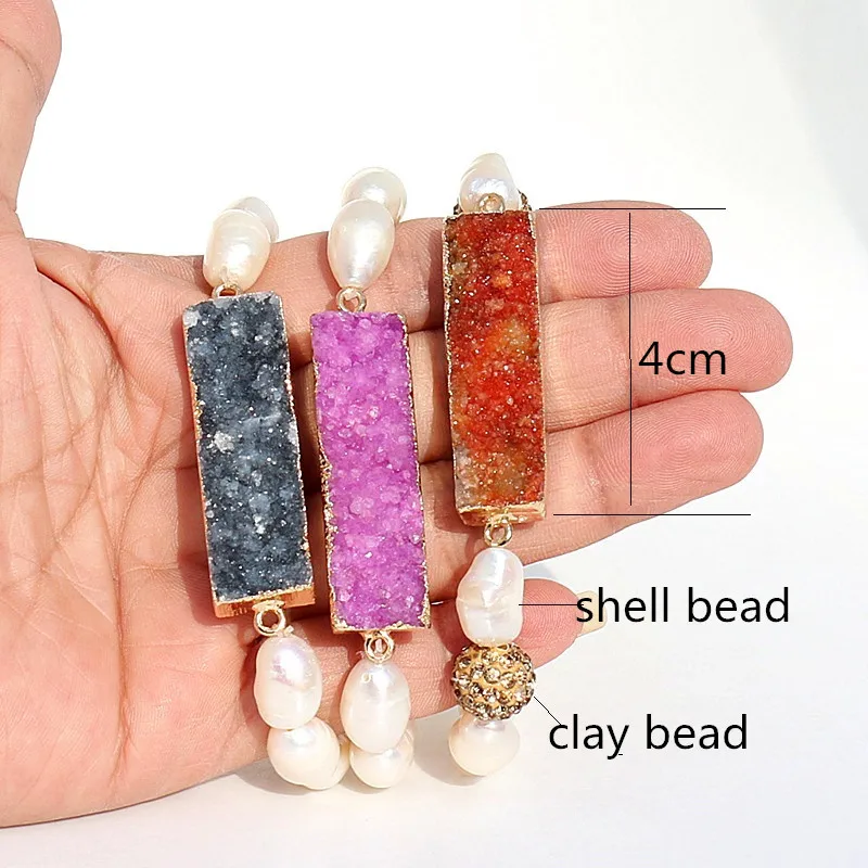 Женский браслет из натурального кварца с подвеской и бусинами в виде