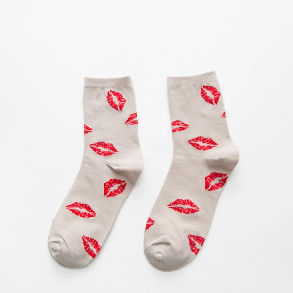 Beige (1 pair) Новые модные носки в Корейском стиле, женские хлопковые носки с красными Губы Поцелуй, принт на осень, забавные носки для женщин, длинные белые черные - Цвет: Beige (1 pair)