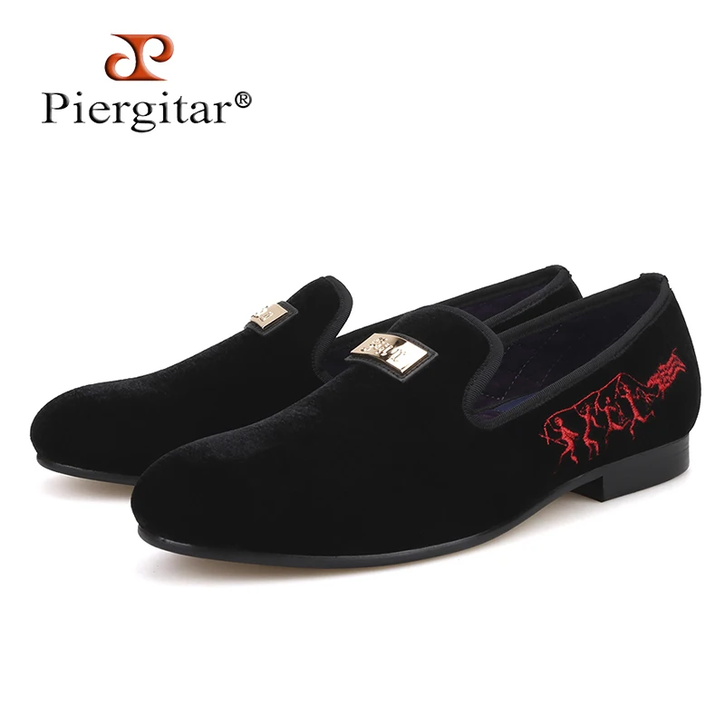 

Piergitar 2018 New style Handmade gold metal Men Loafers with heel Embroidery gold bottom party and wedding men velvet shoes