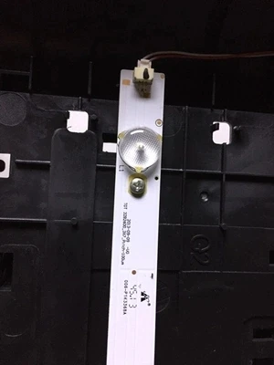 Светодиодный 32C390 L32F3309B светодиодный подсветка 4C-LB320T-VHB экран LVW320CS0TE110V3 LVW320CSOT E82V8 |