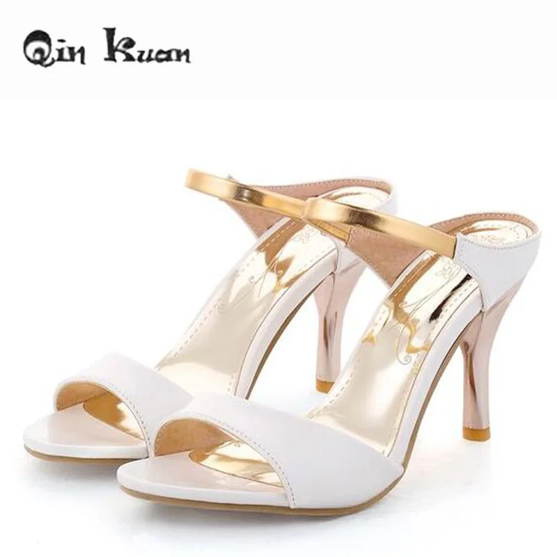 Бренд &quotQin kuan&quot Дамская мода из искусственной кожи сандалии с ремешками на