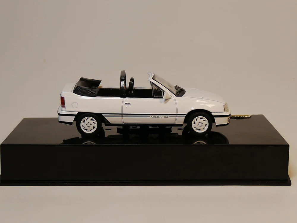 Модель автомобиля под давлением ixo 1:43 Chevrolet Kadett GSI Conversivel 1992|Наземный транспорт| |