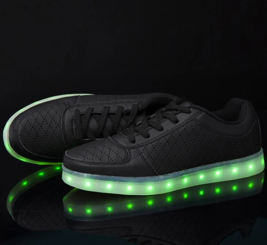 

Explosion Models Low Upper Black and White LED Light Shoes Casual Fashion Breathable Hollow Light Shoes Student Board Shoes Me