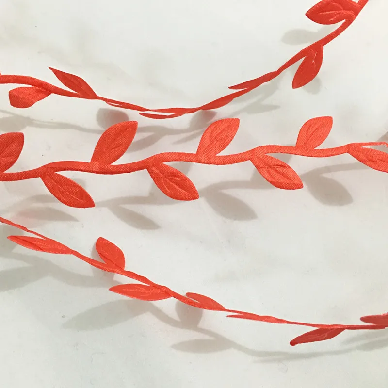 Лента с красными листьями 10 метров для украшения поделок (Н. Б. Это вырез из