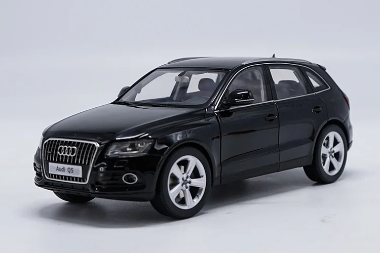 Черный 1/18 2013 AUDI Q5 SUV литая под давлением Металлическая Модель автомобиля игрушки для детей Подарки оригинальная коробка коллекция игрушек - Цвет: Черный
