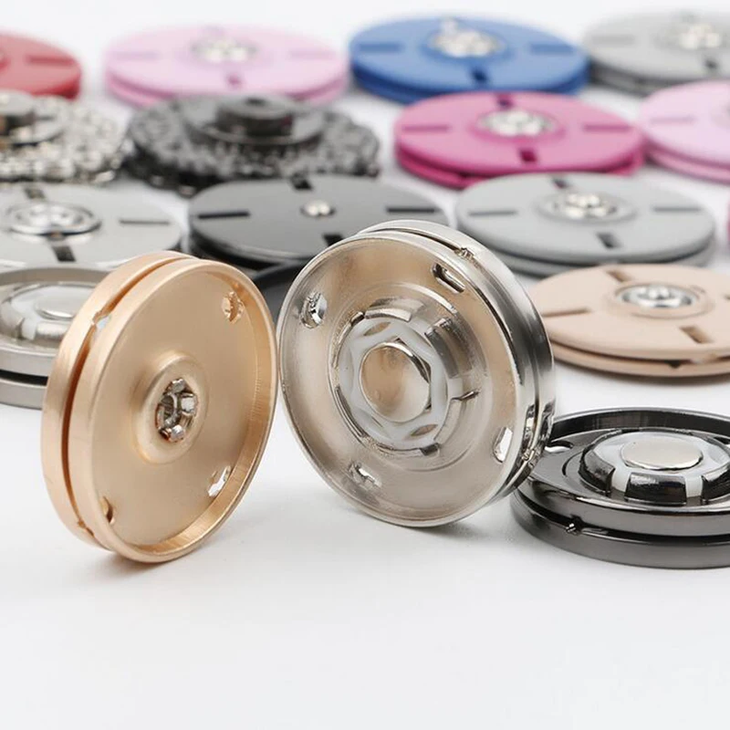 Качественная металлическая защелкивающаяся застежка на кнопках пустотелая