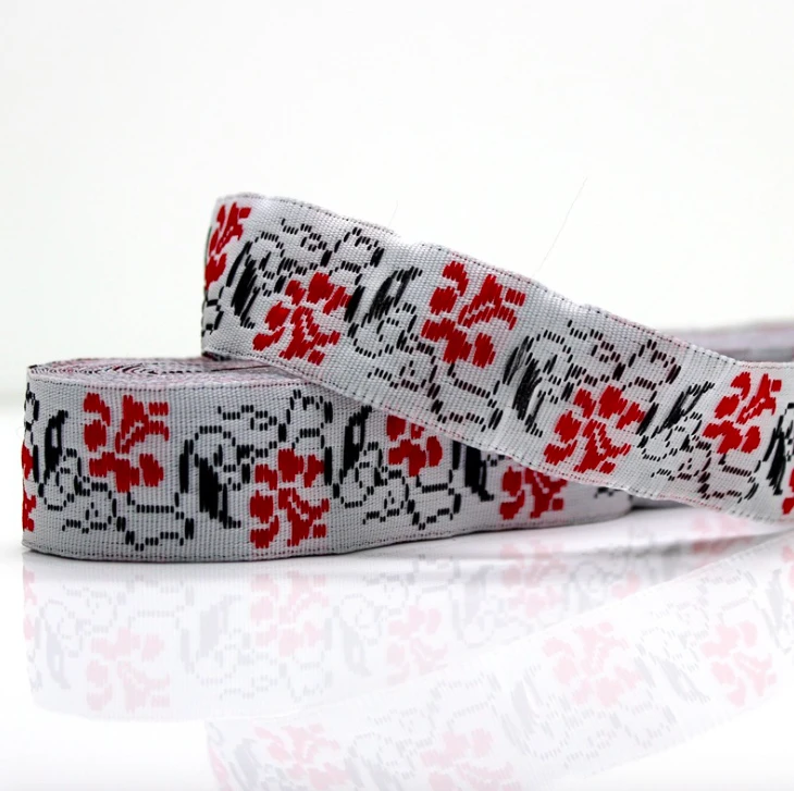 Жаккардовая лента с цветочной вышивкой 2 см| |