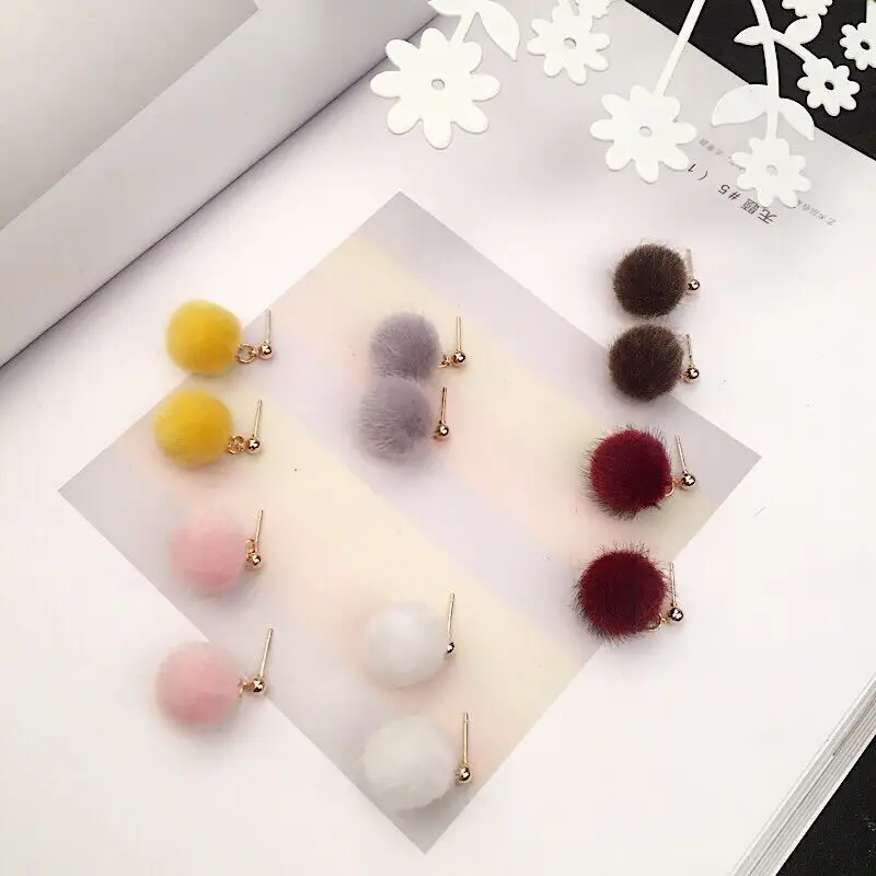Модный теплый зимний для волос шаровые серьги женщин пушистый шар Короткие милые