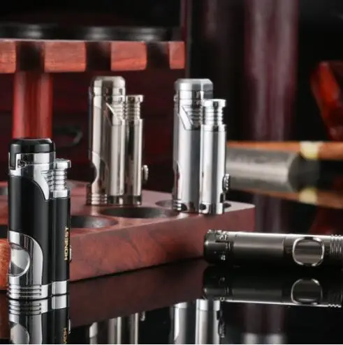 Честная двойная металлическая зажигалка прямого удара. Два струйных пламени.