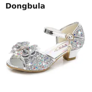 Туфли детские вечерние из лакированной кожи, сандалии на высоком каблуке, туфли принцессы, модная свадебная обувь с блестками и бантом