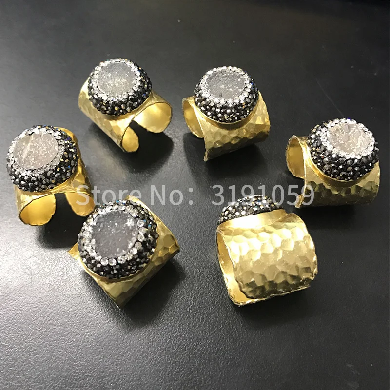 

Яркое многогранное Золотое кольцо в стиле ретро преувеличенная индивидуальность для вечерние должно быть гибким для масштабирования коль...