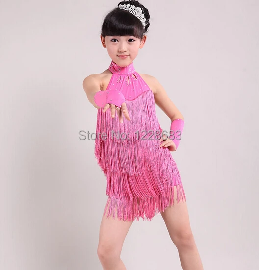 Новый 2020 для детей синего желтого розового цвета с выступление на сцене конкурс