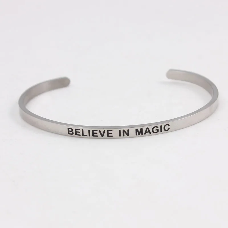 BELIEVE IN MAGIC 5 цветов Нержавеющая сталь браслеты позитивный навевающий вдохновение Цитата лазерной комплект брелков Best Bitches Открыть манжеты браслет с мантрой для Для женщин лучший подарок - Окраска металла: BELIEVE IN MAGIC