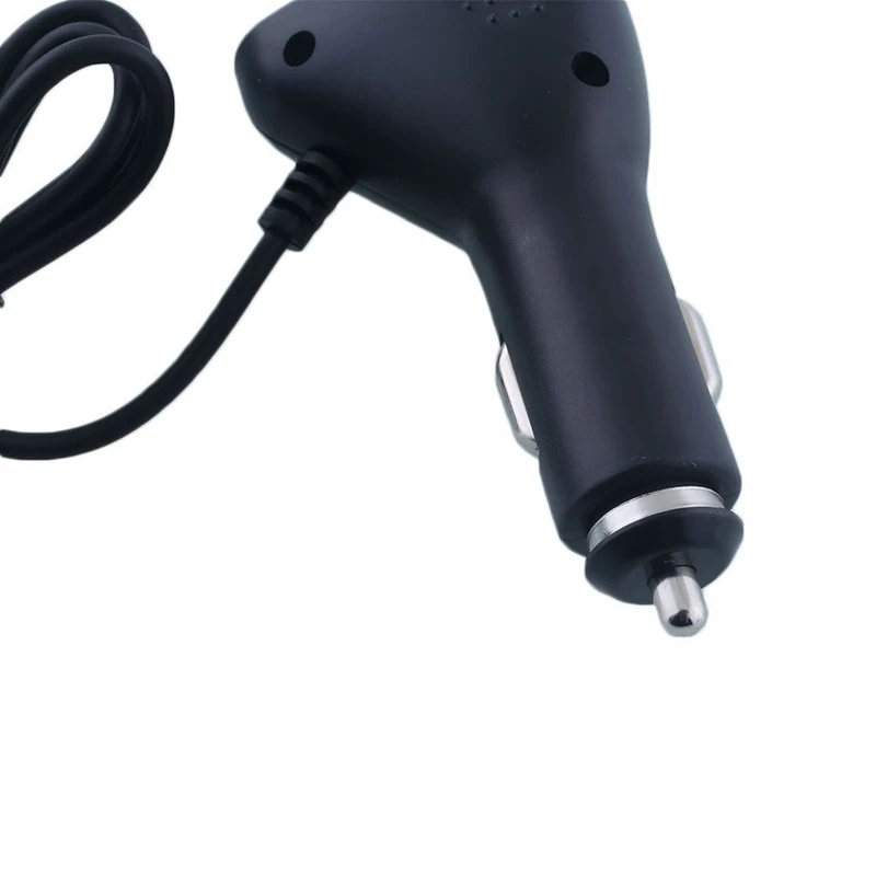 Автомобильное зарядное устройство с двумя USB-портами и тремя прикуривателями 12 В