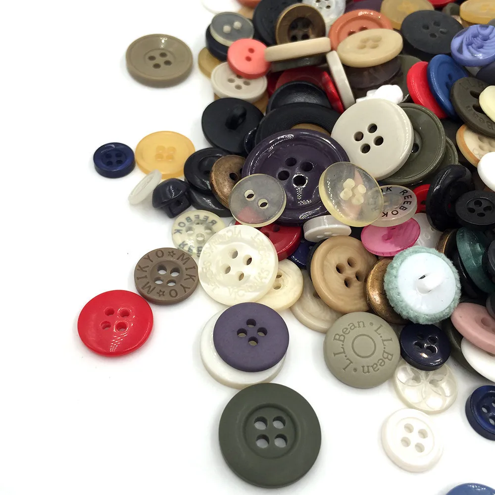 Cheapest 50g/bag Mixed Color/Size/Material Random Wooden Metal Plastic Buttons Accessories for Bag Shirt Clothes Handmade Sewing | Дом и сад
