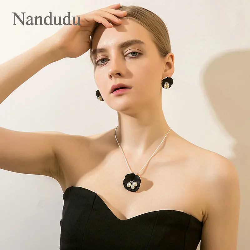 Nandudu модные чёрные цветы кулон ожерелье серьги Ювелирные наборы для женщин белый