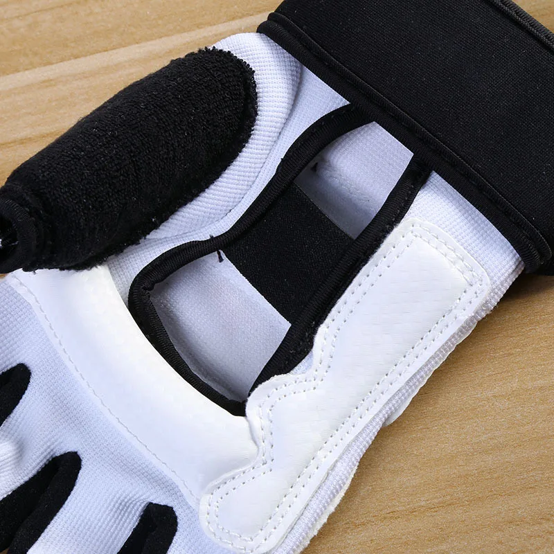 Перчатки для таэквондо с полупальцами мягкая защита ладоней MMA Mitts